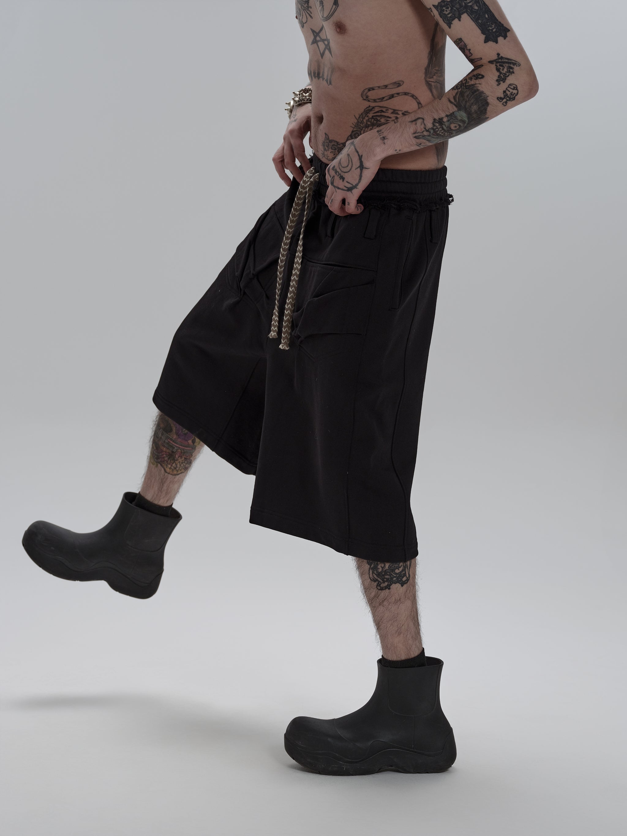 Escaped Artist Shorts [Black]